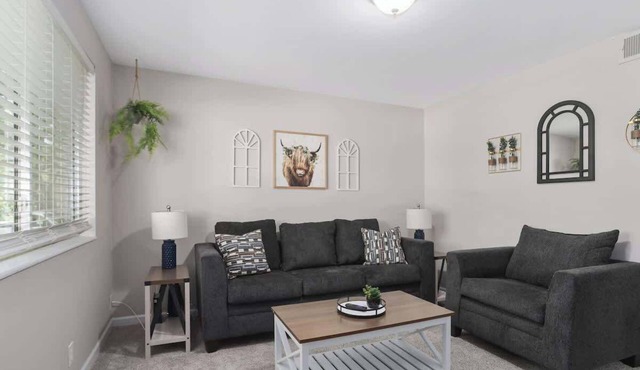 2BR Near Downtown KC | Free Parking, WiFi
