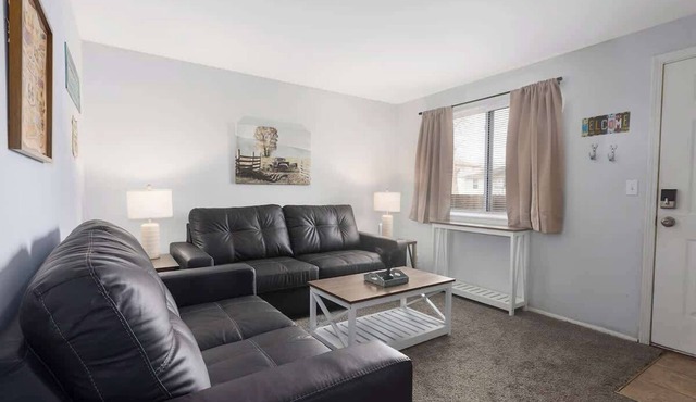 2BR Near Downtown KC | In-Unit Laundry