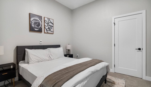 2BR Near Fountain Sq.+ Carew Tower Deck | Downtown