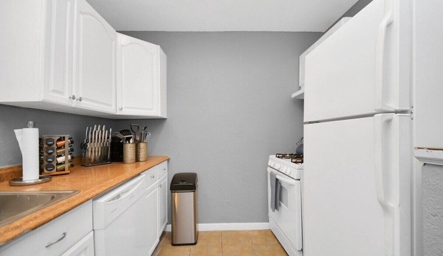 2BR Near MD Anderson | Homey + Free Parking (37)