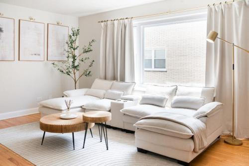 2BR Near OHare and Transit Newly Furnished Modern