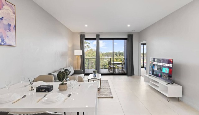 2BR Near Plaza & Garden City | Walk to Bus Easy M3