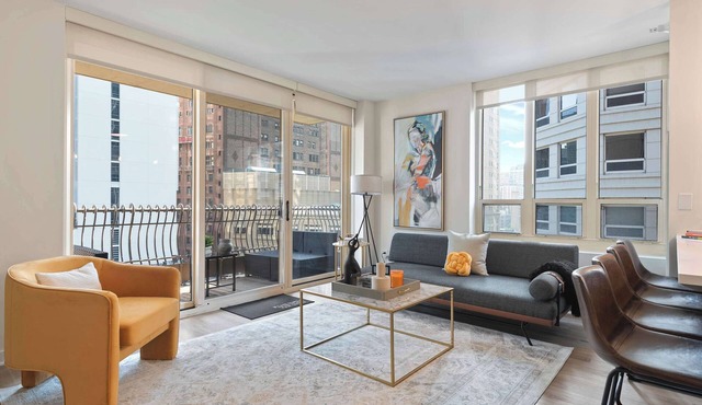 2BR near Riverwalk + downtown access