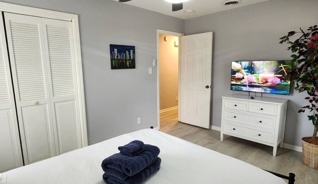 2BR Near Sherman College, Wi-Fi + Washer/Dryer