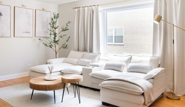 2BR Newly Furnished Modern Apt Near O'Hare