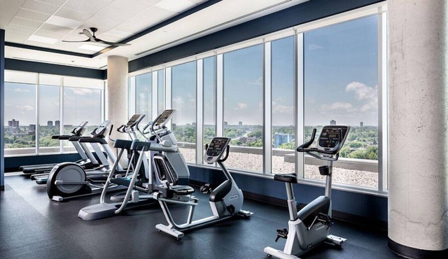 2BR Oasis w/Gym & Terrace, Near Hintonburg!