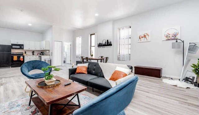 2BR Park Ave Townhome with parking | CozySuites