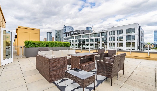 2BR Penthouse | Deck, Gym | Bellevue | Sophari B