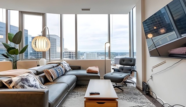 2BR Penthouse | Gym | Bellevue | Sophari Towers E