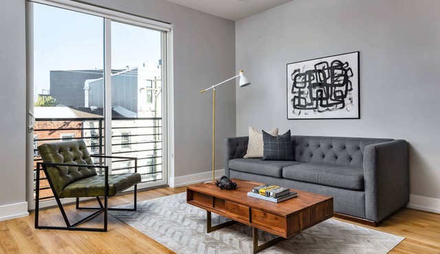2BR Philly's Artistic Cozy City Flat