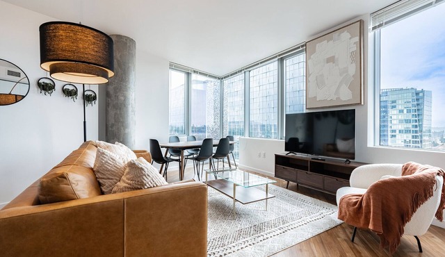 2BR | Pool, Gym, Rooftop | Bellevue | Sophari A