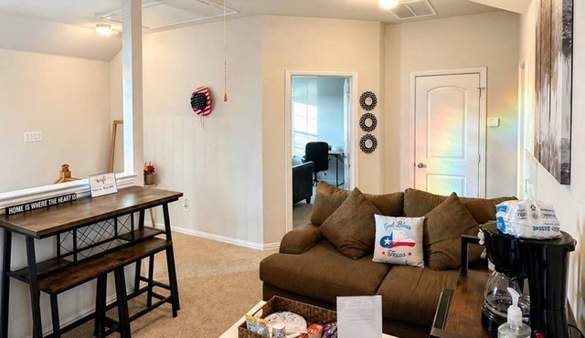 2BR Private Guest Suite Near Carrollton Dining