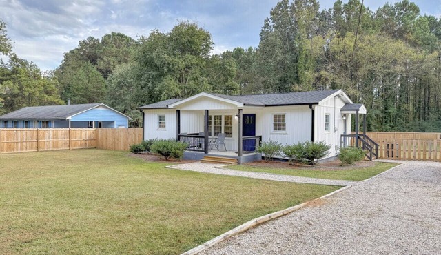 2BR Raleigh Hideaway - Huge Fenced In Yard!