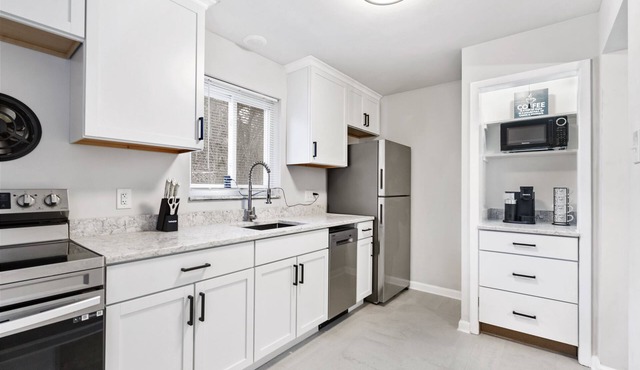 2BR, Ranch Home, near Ross Park Mall, Downtown, North Shore, and Strip District!