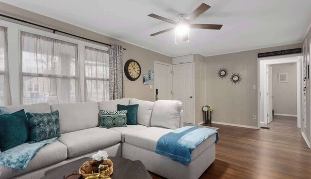 2BR Ranch Home No Stairs World Cup Ready