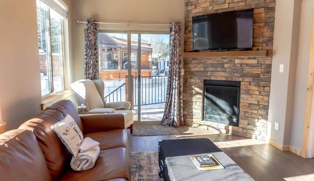 2BR Riverside Chalet, Near Trails
