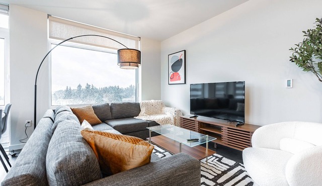 2BR | Rooftop, Gym, Lounge | Bellevue | Sophari C