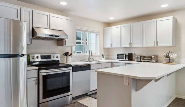 2BR Seattle Oasis - A Short Stroll to Light Rail