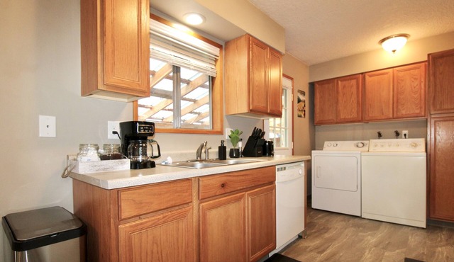 2BR Sequoia Sanctuary in Forest Grove