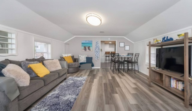 2BR Shoreside Retreat w/Beach Access & Interiors