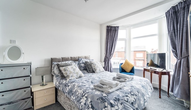 2br-sleeps5-privategarden-freeparking-pets