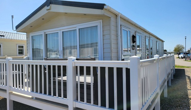 2br-sleeps6-fireplace-parking-patio-seaside