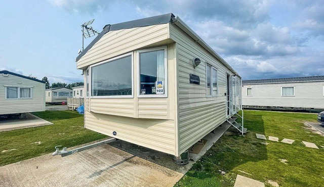 2br-sleeps6-wifi-freeparking-holidaypark