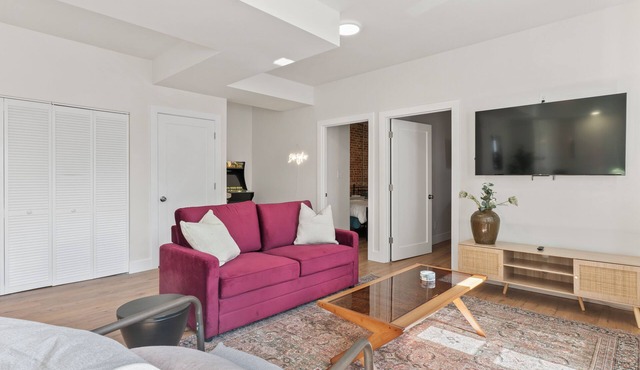 2BR Soulard Apt—Sleeps 10, Golden Tee Arcade Fun