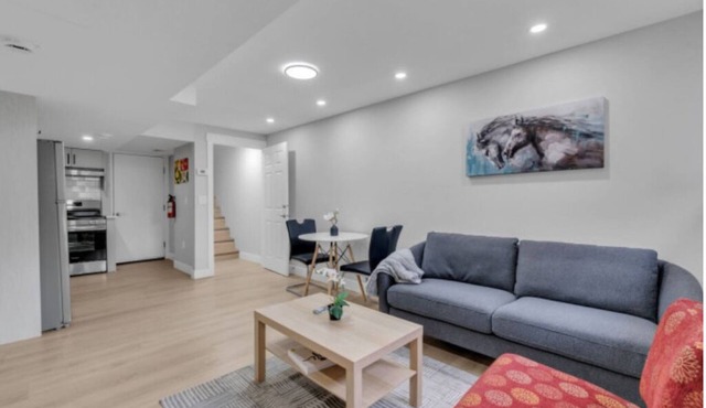 2BR Suite Mayland Heights and Near Stampede+Airport