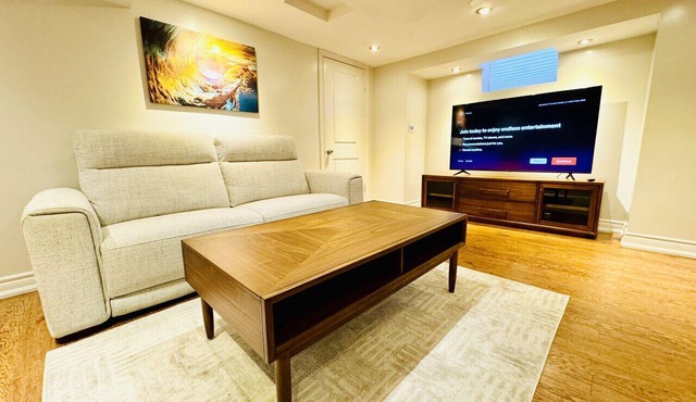 2BR Suite | Near Pearson | Full Kitchen | Netflix