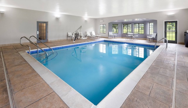 2BR Suite w/Kitchen | Pool, Gym & Free Breakfast