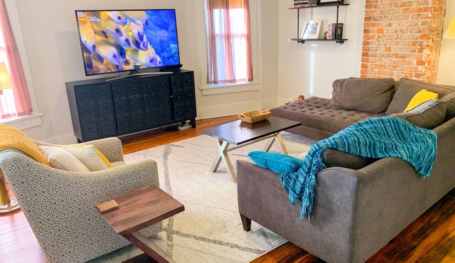 2BR super clean East Nashville, mins to airport, Broadway, Bridgestone, Nissan