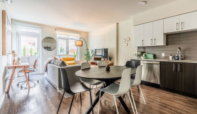 2BR TH | Gym, Balcony | Bellevue Parkside M