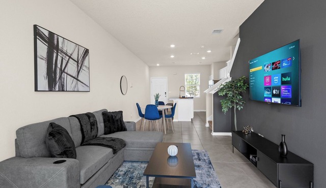 2BR Townhome close to Downtown/Beaches/UNF