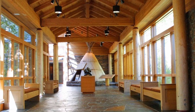 2BR Townhome With Hot Tub | Pool. Free Parking