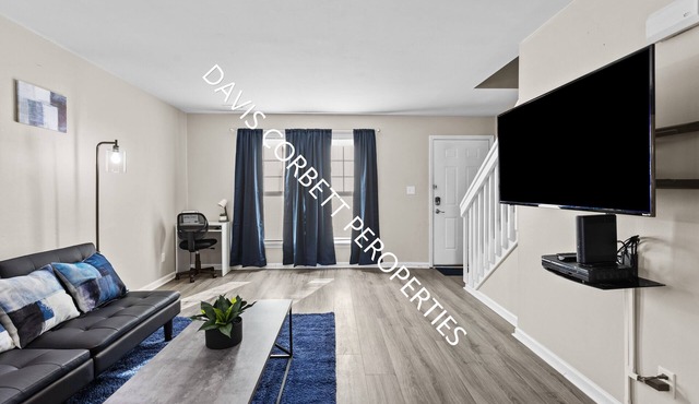 2BR Townhouse Duplex 8 min to ECU 10 min to Vidant