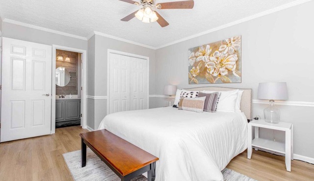 2BR Townhouse | Pet Friendly | Fully Fenced