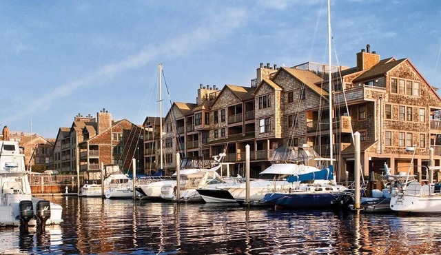 2br Unit -Sailing in Newport Harbor!