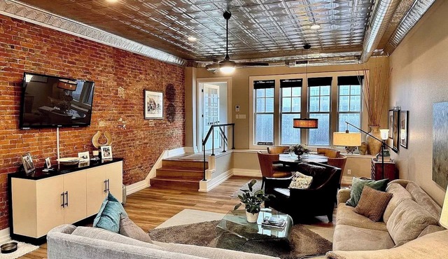 2BR Updated Dtwn Condo: Streaming, Patio, W & D