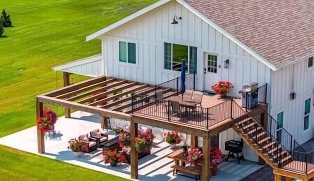 2br Upstairs Barndominium - Mtn Views!