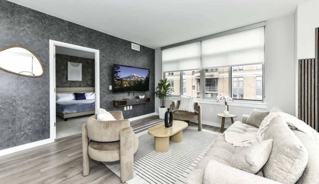 2BR Urban Retreat | Gym, Prkng & Scenic Rooftop