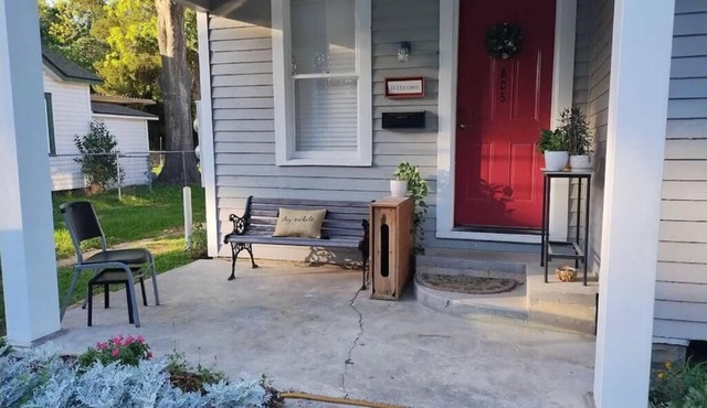 2BR Urban Retreat Near Downtown Lafayette