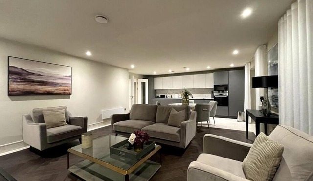 2BR Urban Vista Retreat CHCL F7