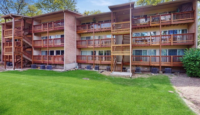 2BR w/Balcony, Fireplace & Wi-Fi