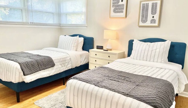 2br w/KING Bed, 20min to Great Lakes Naval Base