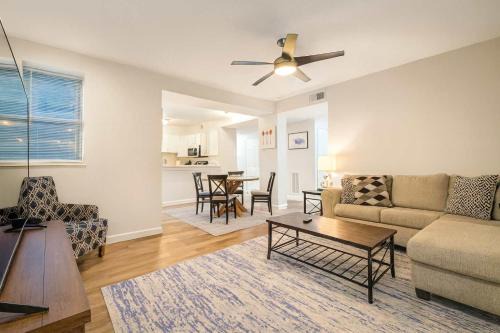 2BR w King Bed Pool Steps to Forest Park CWE