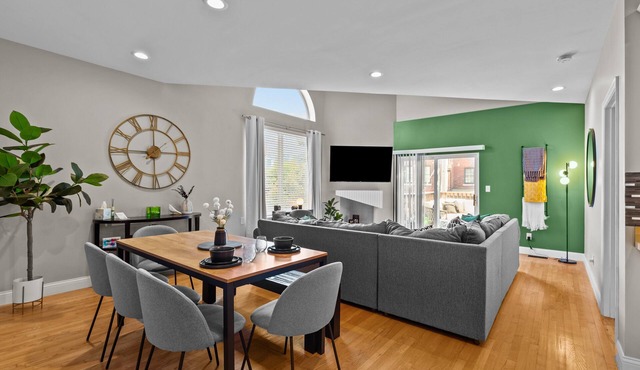 2BR w/Private Garage Near Barnes Jewish | In-Unit Washer/Dryer | CWE St. Louis