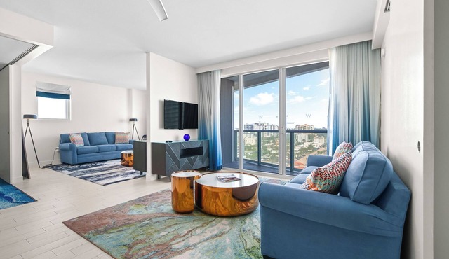 2BR W Residence, Double LivingRoom,Brand New Sofas, Pool, Hot tub