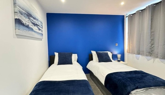 2BR w/views WiFi & parking