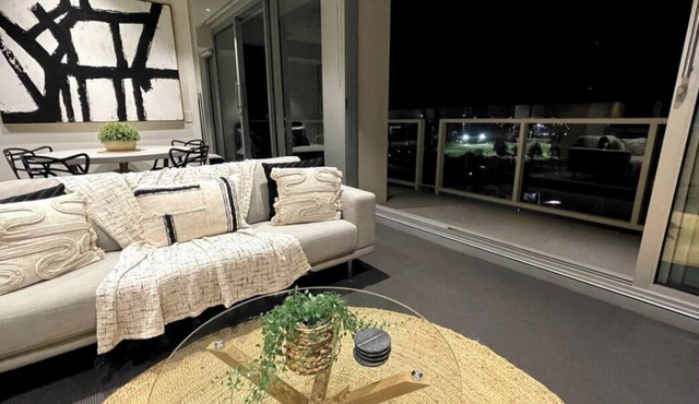 2BR Walkerville Apartment - Steps from Cafes, Shops, and Scenic Parks!